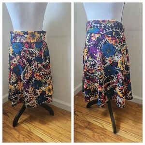 LuLaRoe women's skirt size small is a beautiful addition to any wardrobe. The pa